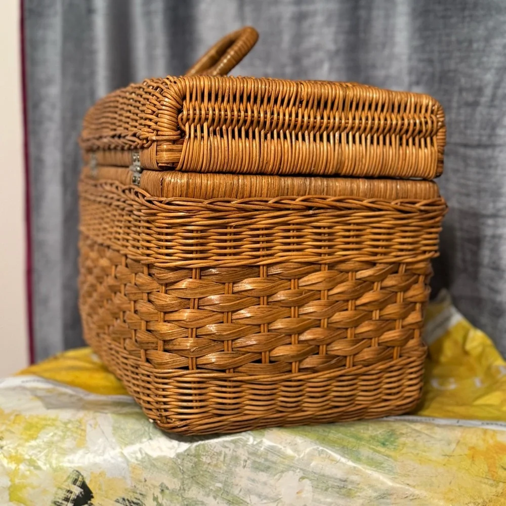 Vtg Boho Wicker Sewing Basket w/ Folding Locking Handles